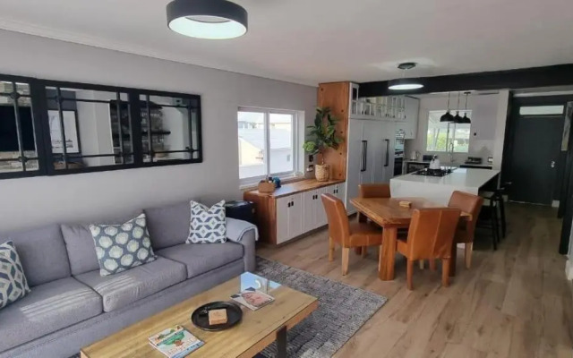 Waterfront New Listng - 8 South Quay -