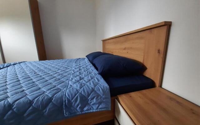 New modern 1 bedroom apartment with free parking