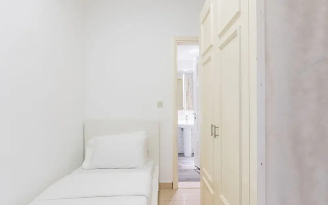 Luxury 2 Bed Home with Maid DIFC