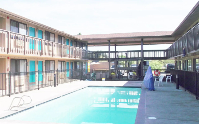 PepperTree Inn