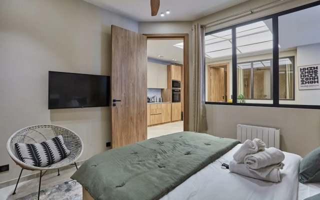 Exceptional Apartment Near Montmartre 10 People