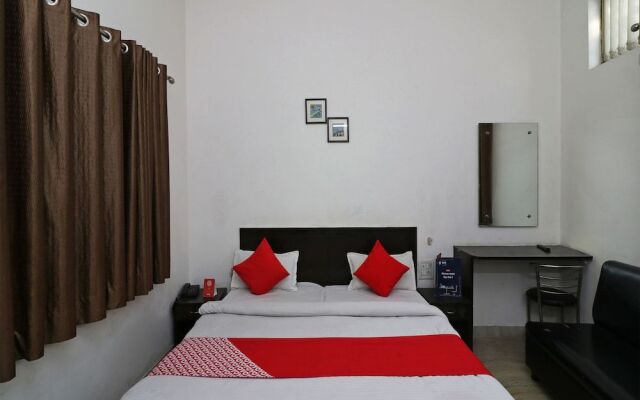 OYO 23158 Hotel The Taj