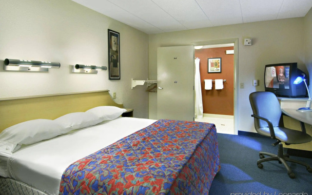 Red Roof Inn Enfield