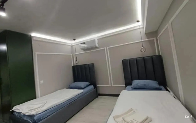 Апартаменты на улице Защитников Кавказа 114