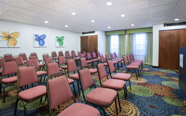 Wingate by Wyndham Roseville/Detroit