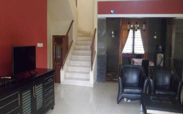 Villa Kota Bunga Violet