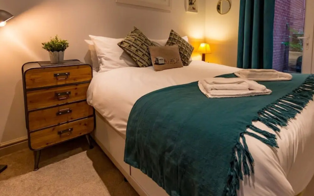 Walpole Bay 2 bed Stunning Garden Apt By Adliv