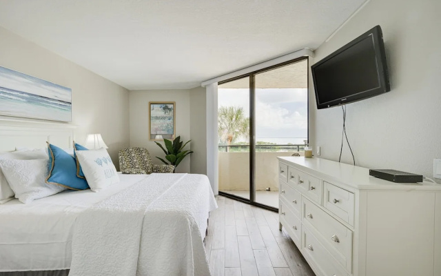 Bright Hudson Condo Rental w/ Gulf-view Balcony!