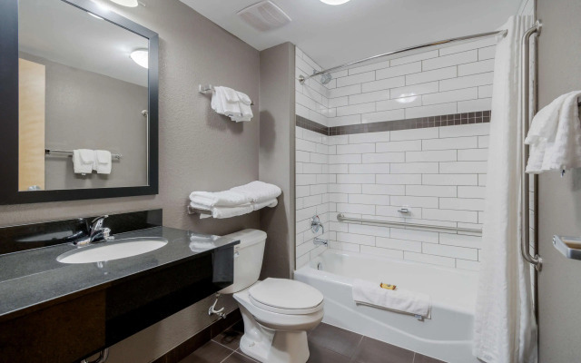 Best Western Plus Eastgate Inn & Suites