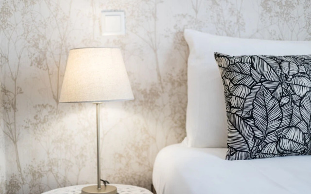 Rossio Penthouse Three-Bedroom Apartment w/ River View and Parking - b