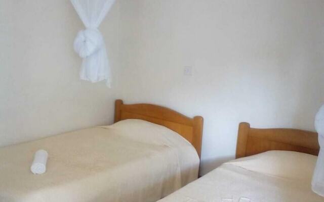 Racecourse Inn Hotel