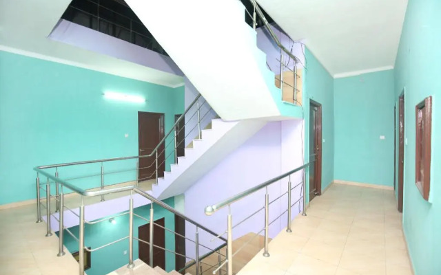 OYO 5906 Hotel Skyfox