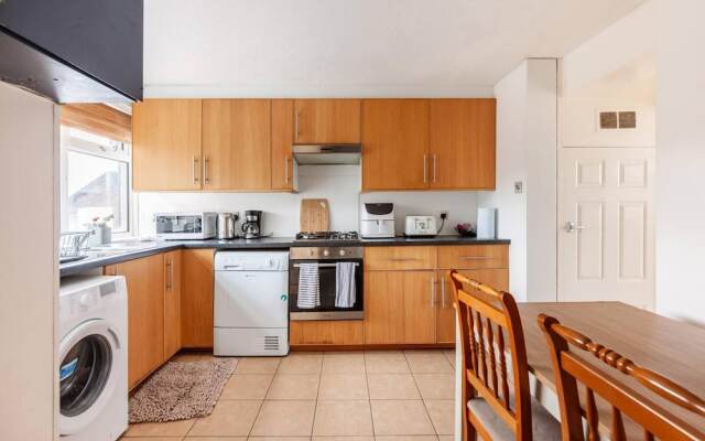 Spacious Home by Lee Valley Rafting Waltham Cross