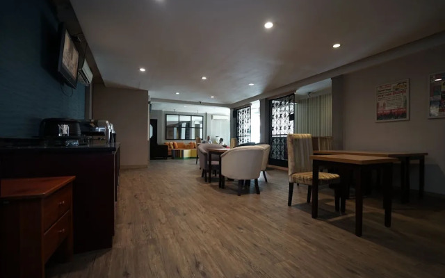 OYO 1282 Feodora Airport Hotel