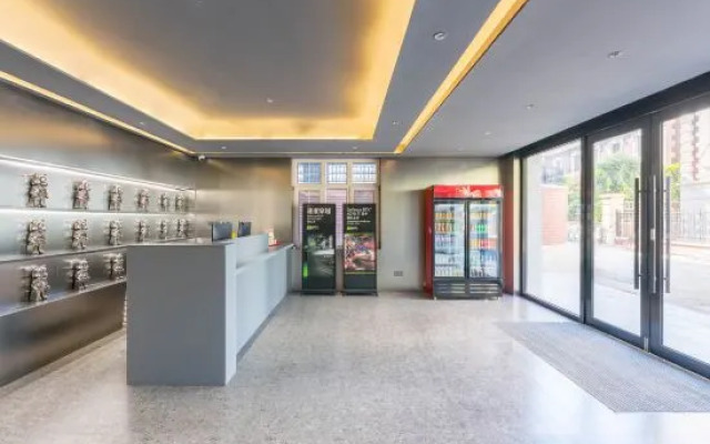 E-sports Hotel No. 7 (Dalian Nanshan Street)