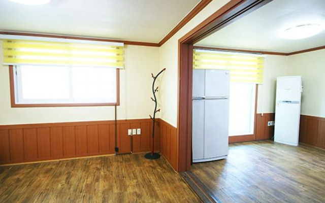 Anmyeondo Blue Ara Pension