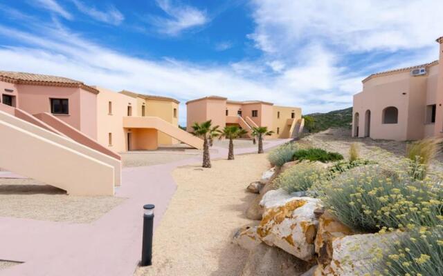 Отель Red Sun Village