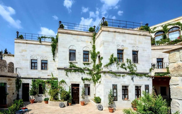 Sinasos Palace Cave Hotel