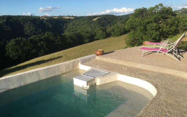 Chez Alice,Simplicite Et Petite Piscine