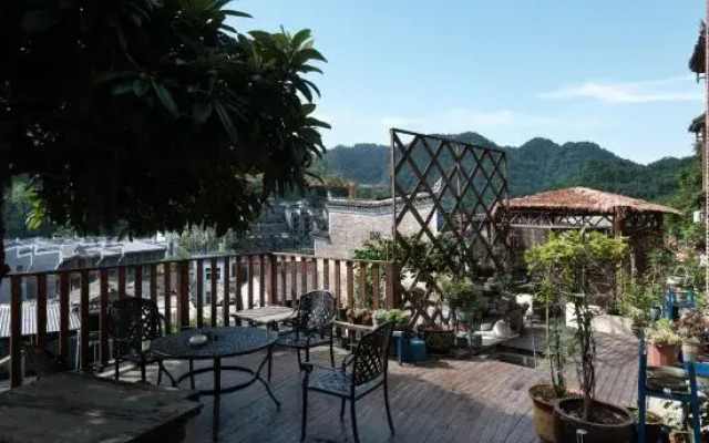 Phoenix Xinsu Light Luxury Courtyard Homestay (Hongqiao Branch)
