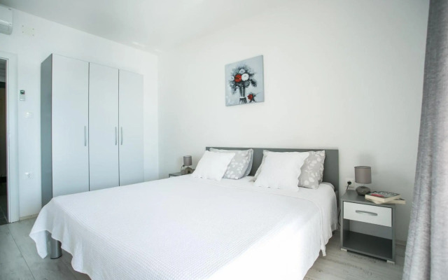 Kaja - right next to the beach