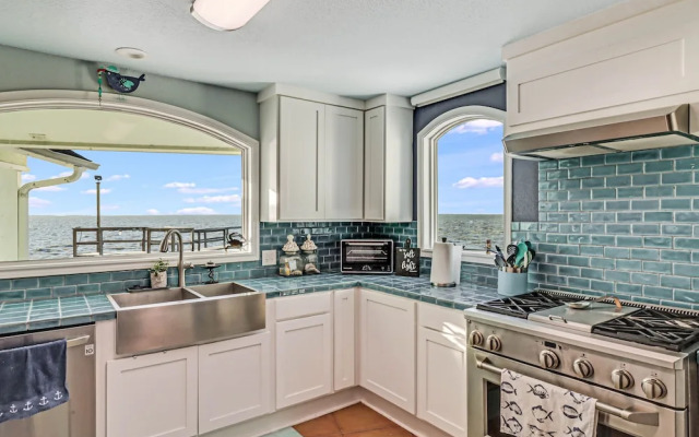 Baydream 4 Bedroom Home by RedAwning