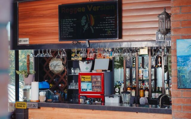 The Palms Resort & Bar