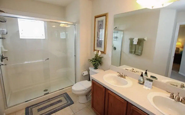 2633 Trafalgar Village