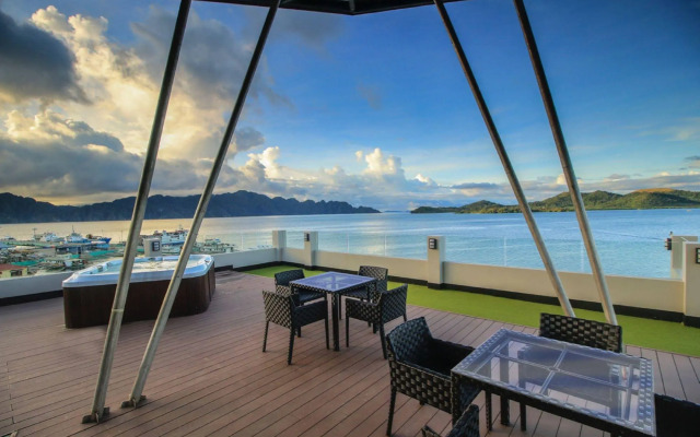 Two Seasons Coron Bayside Hotel