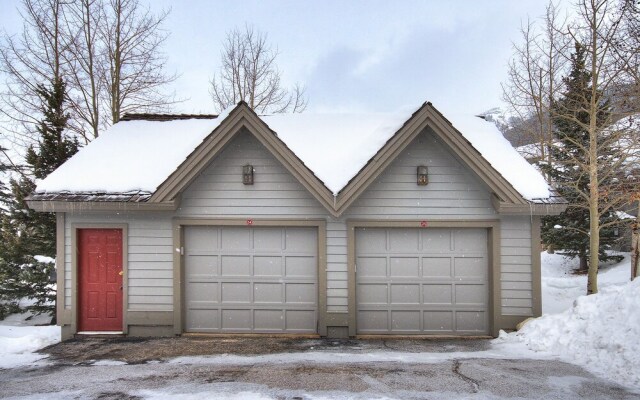 Private Home With A Beautiful Mountain Vista - Woods24 by RedAwning