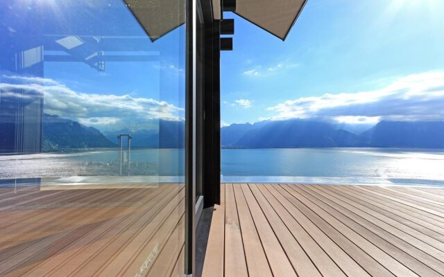 Montreux Deck