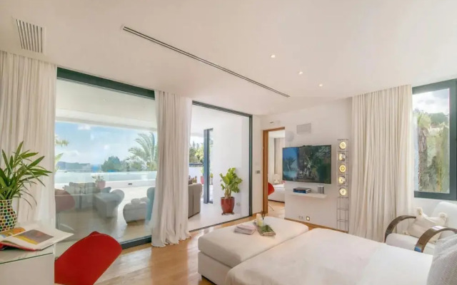 Villa With Multiple Outdoor Terrace