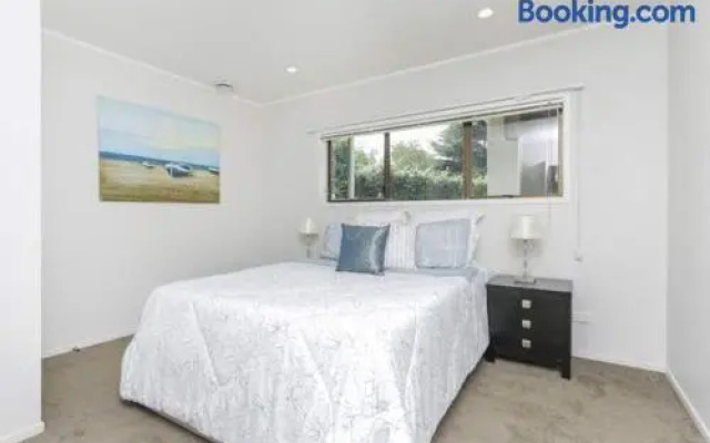 Remuera Spacious Holiday Home