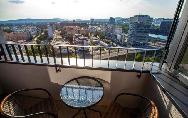 City View Air-Conditioned 24H Check-In