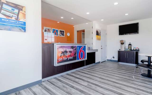 Motel 6 Barstow, CA - Route 66