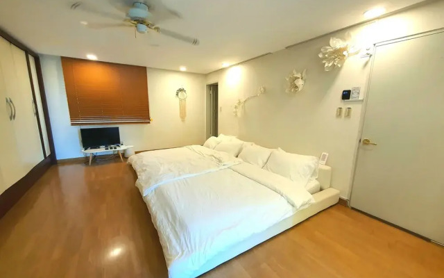 SG Tailored Serviced Home 5min walk from metro