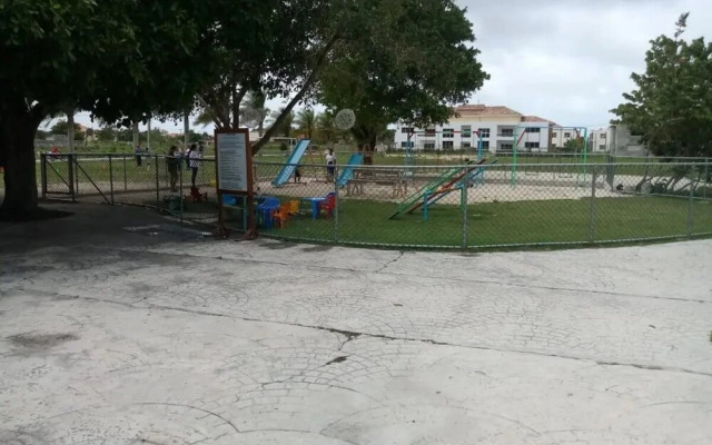 Bright Apartment at Punta Cana Wifi/ac/elect/iron/parking
