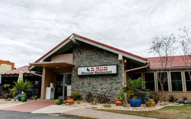 Travelodge by Wyndham Forsyth