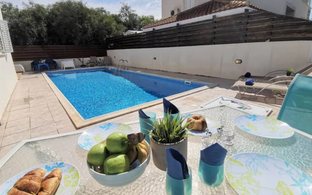 Sobella Villa - 3 Bedroom Villa With 10 x 4 Pool