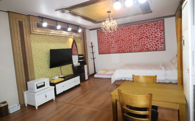 Gyeongju Raspberry Pension