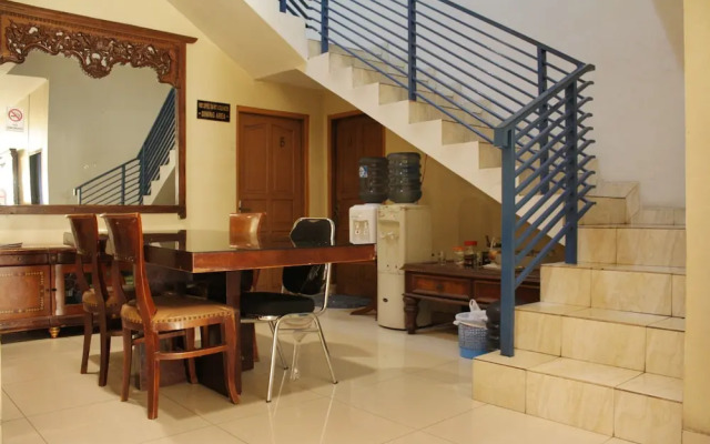 OYO 188 Nely Murni Residence