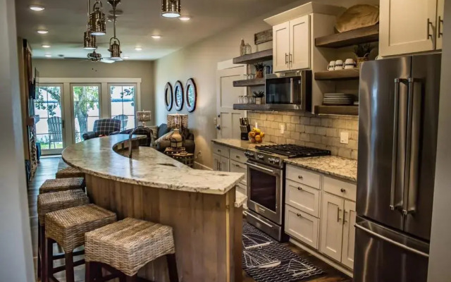 Quarterdeck Resort & Restaurant