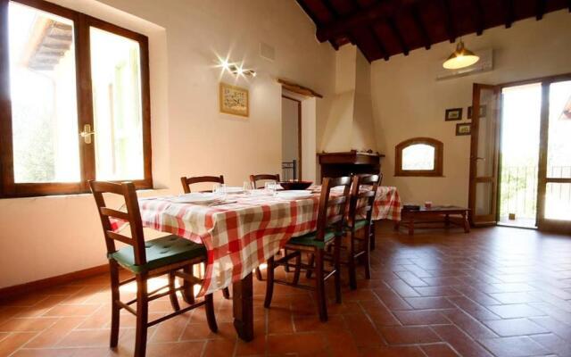 Villa con Piscina 10 Posti Letto, L'Oliveta Di Rivalto