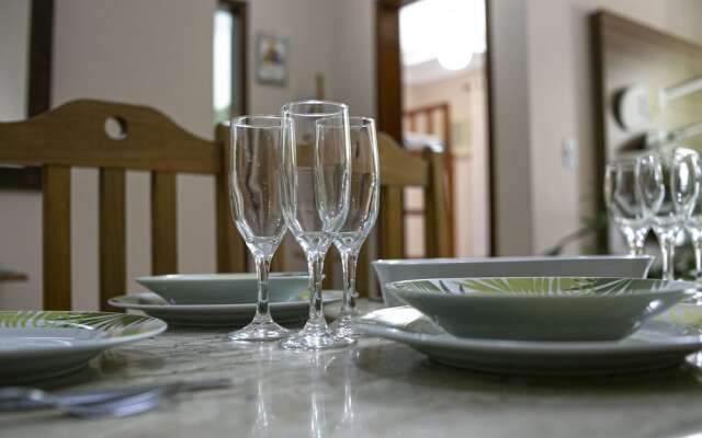 Apto 22E ar condicionado e ventilador, 2 quartos, churrasqueira, elevador e piscina