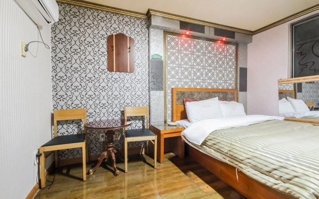 Jeonju Sanjeong-Dong Taegeuk