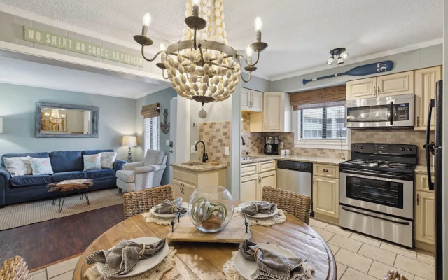 Resort Bungalow Private Boardwalk to the Ocean!