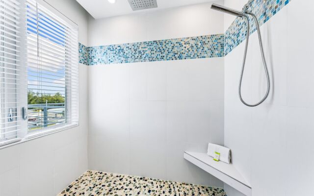 Beach House Residence by Beachside Mgmt