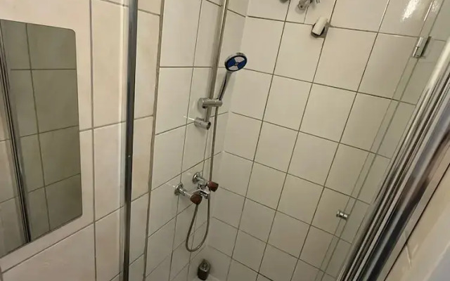 Stylish 1BR Apt  Walk to Schonbrunn