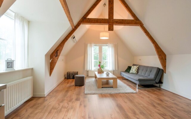 Cozy Holiday Home by the Canal in Dwingeloo