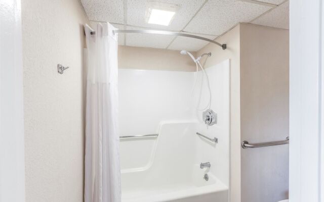 Days Inn By Wyndham Syracuse